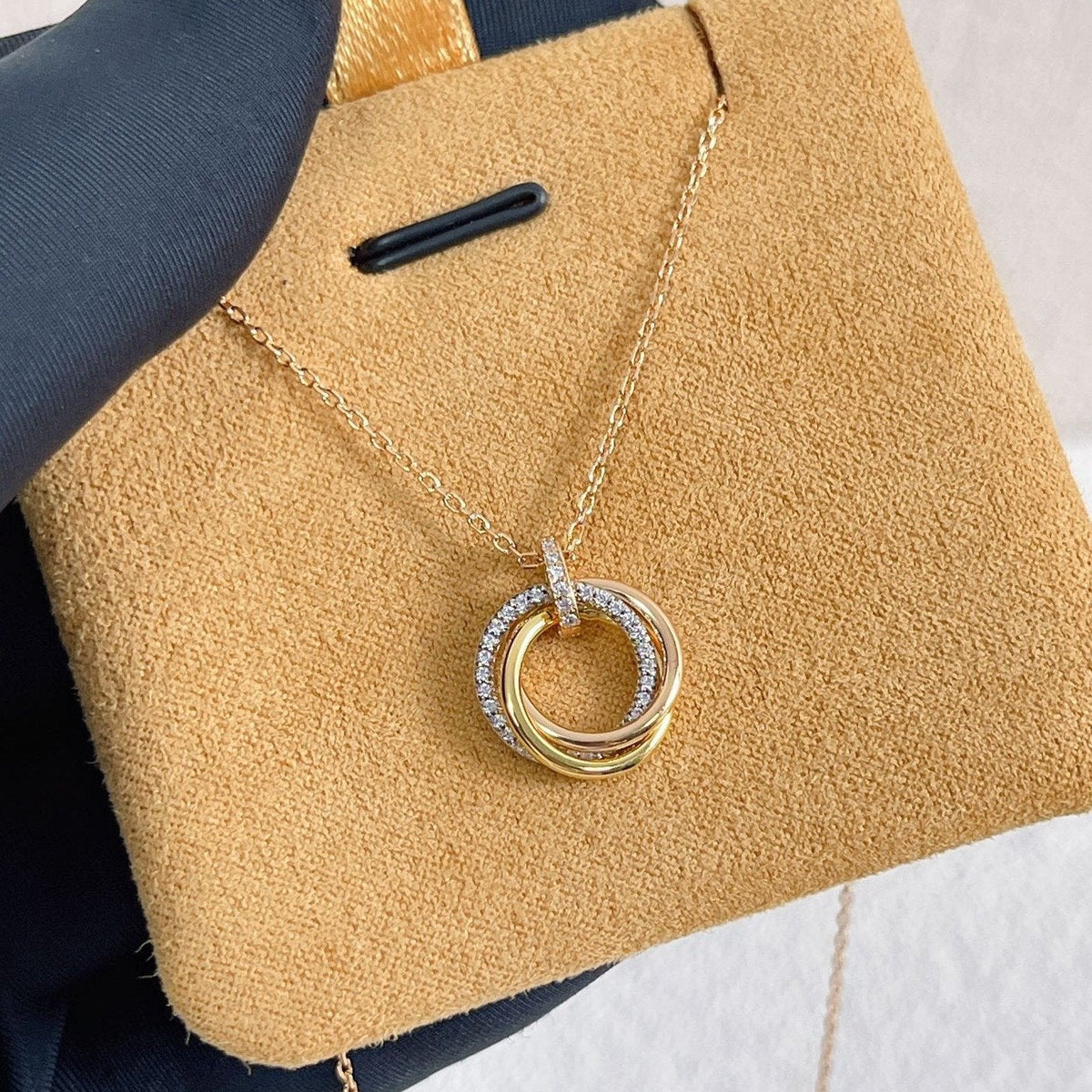 ¡®Aura Jewels¡¯TRINITY NECKLACE SILVER GOLD PINK GOLD DIAMONDS