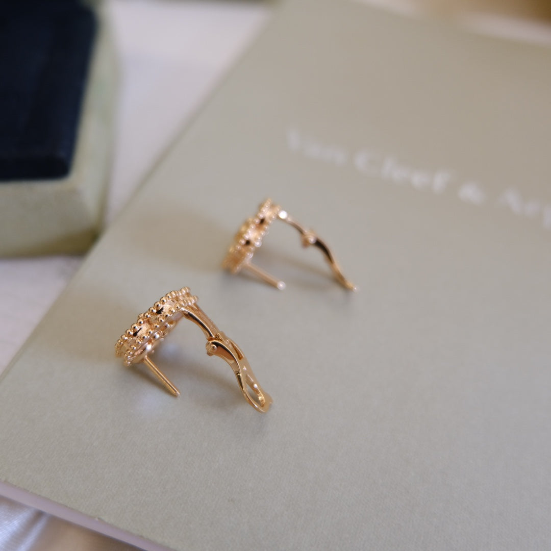 ¡®Aura Jewels¡¯LUCKY PINK GOLD WHITE MOP EARRINGS