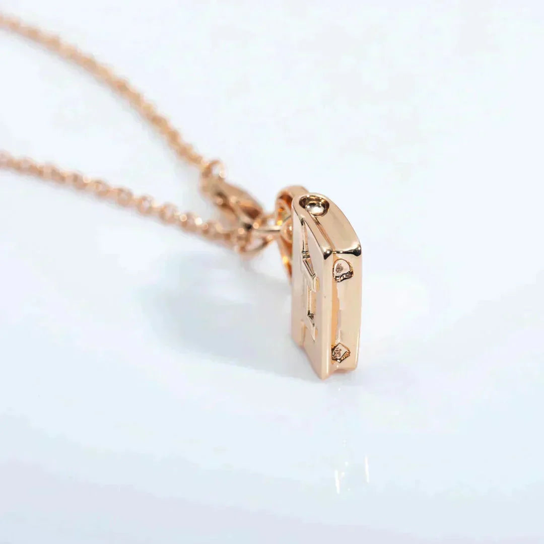 ¡®Aura Jewels¡¯AMULETTE PEDANT ROSE GOLD NECKLACE