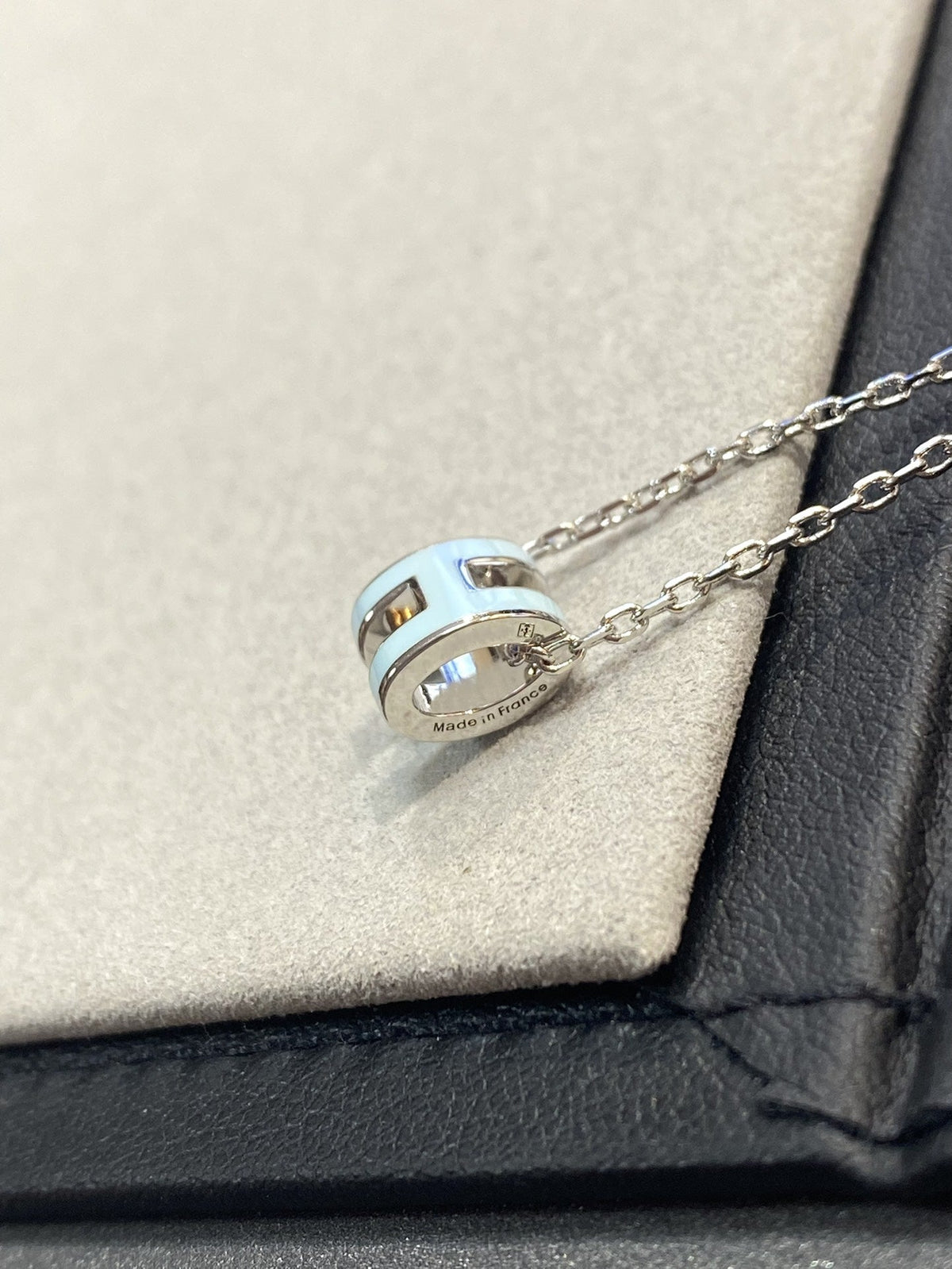 ¡®Aura Jewels¡¯POP H LIGHT BLUE NECKLACE