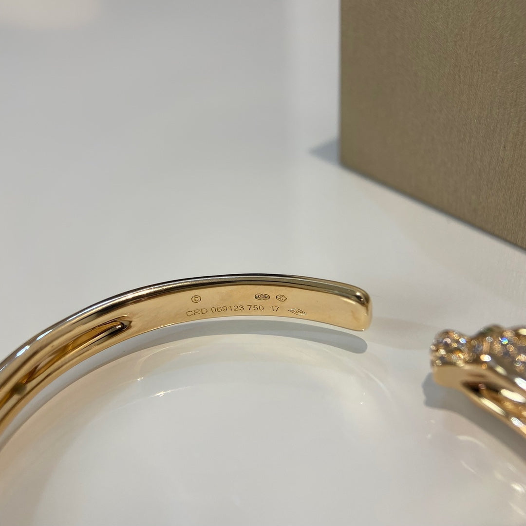 ¡®Aura Jewels¡¯PANTHERE GOLD DIAMOND OPEN BRACELET