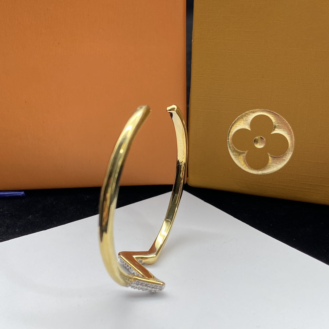 ¡®Aura Jewels¡¯VOLTE UPSITE DOWN DIAMOND GOLD OPEN BRACELET