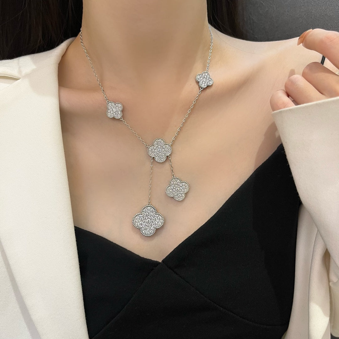 ¡®Aura Jewels¡¯CLOVER 5 MOTIFS SILVER DIAMONDS NECKLACE