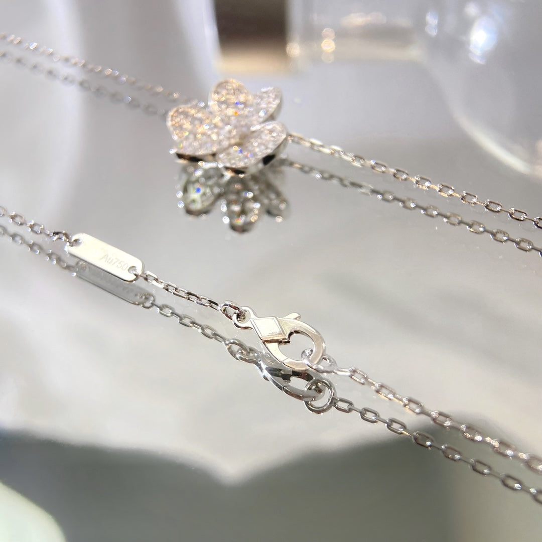 ¡®Aura Jewels¡¯FLOWER DIAMOND NECKLACE