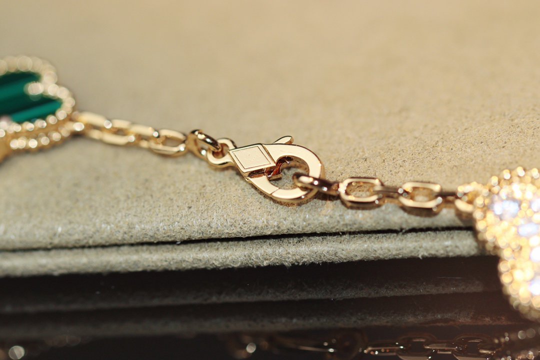 ¡®Aura Jewels¡¯CLOVER 20 MOTIFS ONYX ROSE GOLD