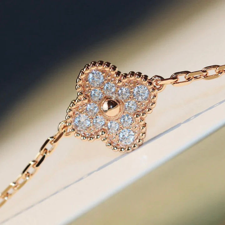¡®Aura Jewels¡¯CLOVER 20 MOTIFS LASER DIAMOND NECKLACE
