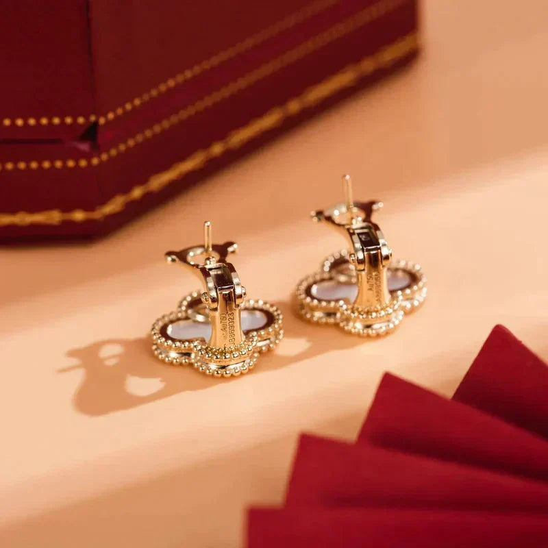 ¡®Aura Jewels¡¯CLOVER MEDIUM 1 MOTIFS WHITE MOP STUD EARRINGS