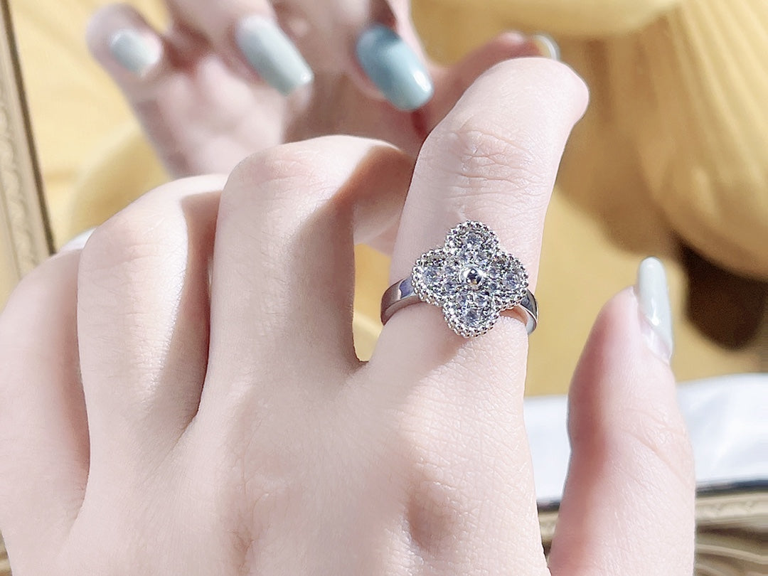 ¡®Aura Jewels¡¯CLOVER DIAMOND RING