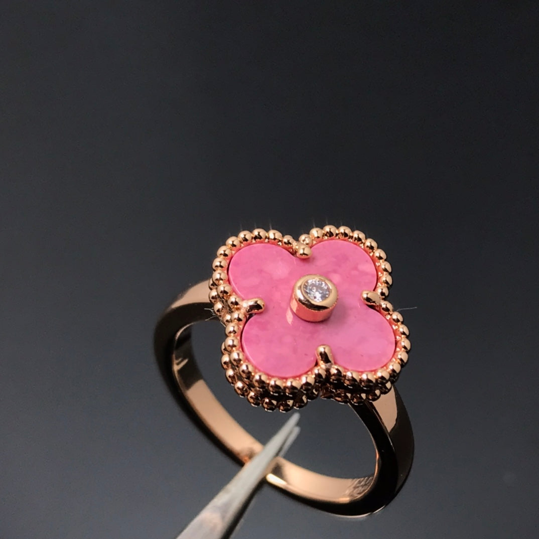 ¡®Aura Jewels¡¯CLOVER RHODONITE ROSE GOLD RING