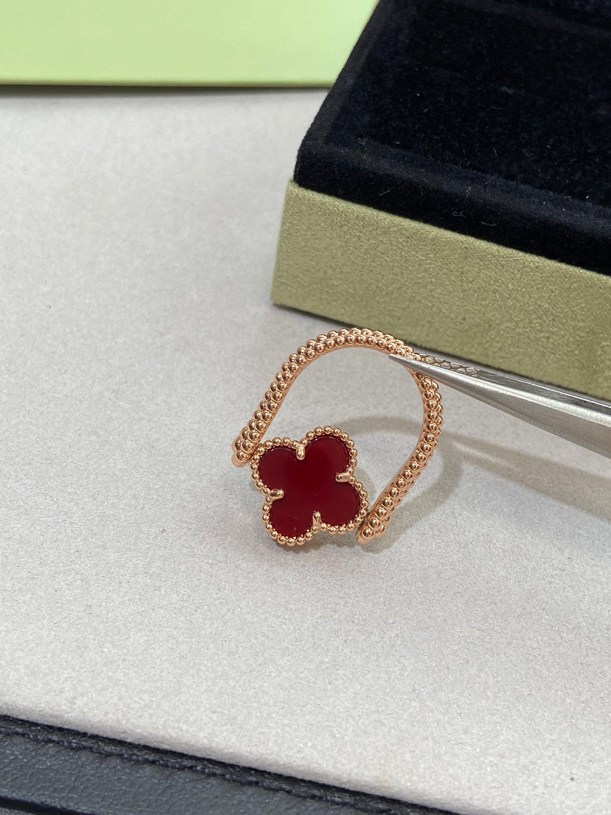 ¡®Aura Jewels¡¯CLOVER RIVERSIBLE ROSE GOLD RING
