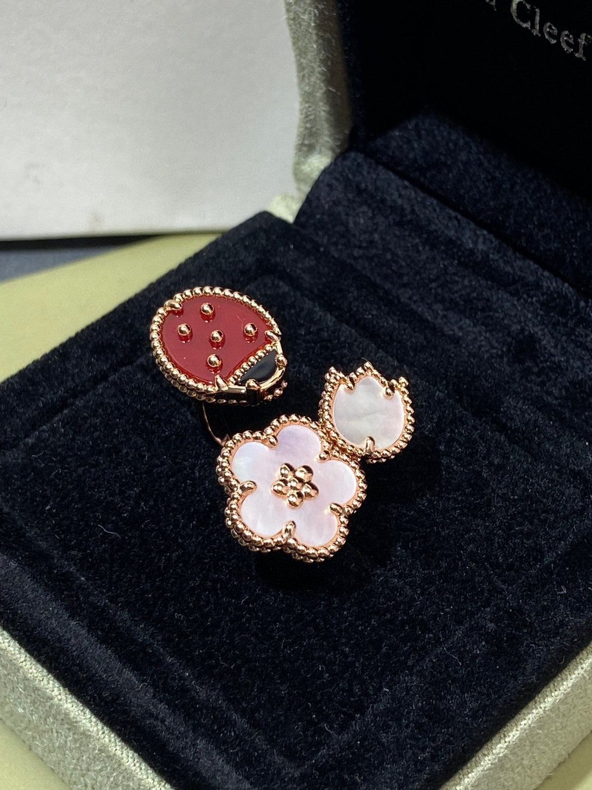 ¡®Aura Jewels¡¯LUCKY 3 MOTIF ROSE GOLD RING