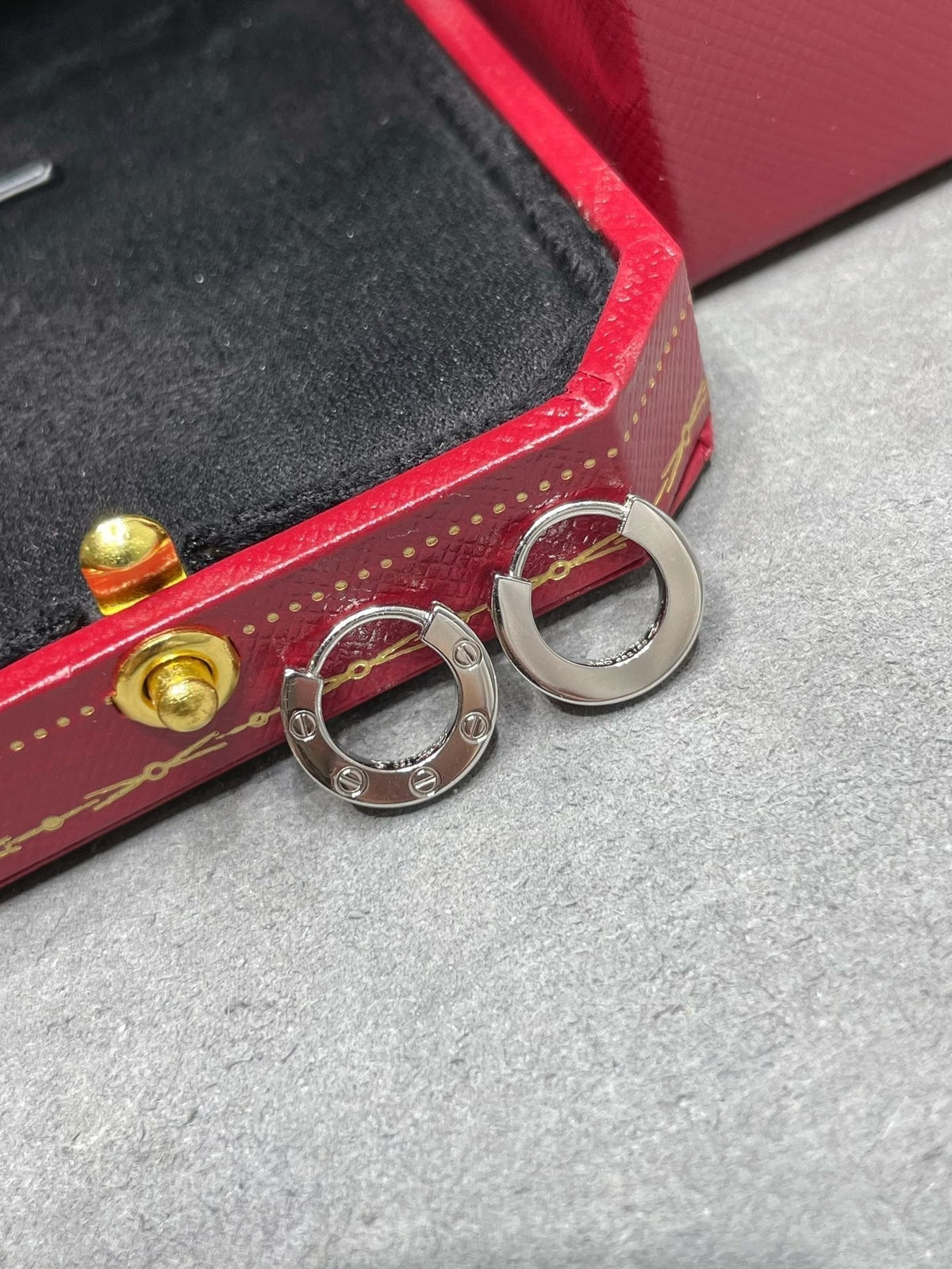 ¡®Aura Jewels¡¯LOVE MINI EARRINGS