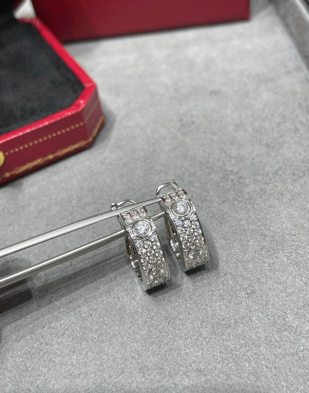 ¡®Aura Jewels¡¯LOVE 5.5MM DIAMOND PAVED EARRINGS