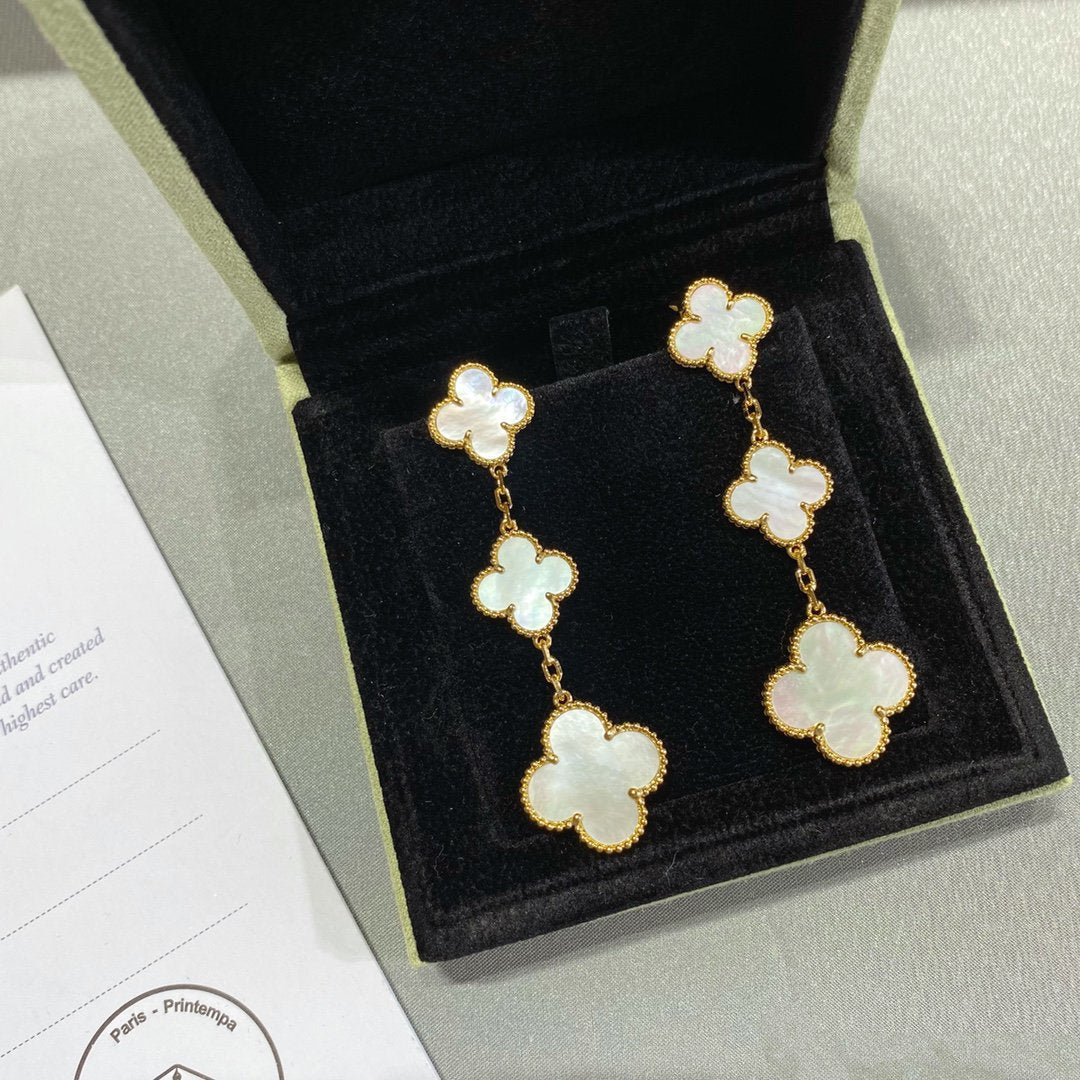 ¡®Aura Jewels¡¯CLOVER MOP 3 MOTIFS GOLD EARRINGS