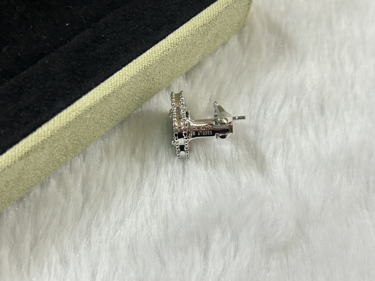 ¡®Aura Jewels¡¯CLOVER PIETERSITE MEDIUM STUD EARRINGS