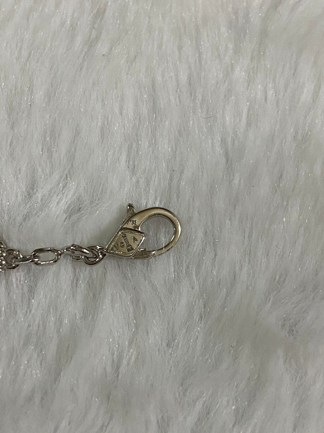 ¡®Aura Jewels¡¯CLOVER 1 MOTIF PIETERSITE BRACELET