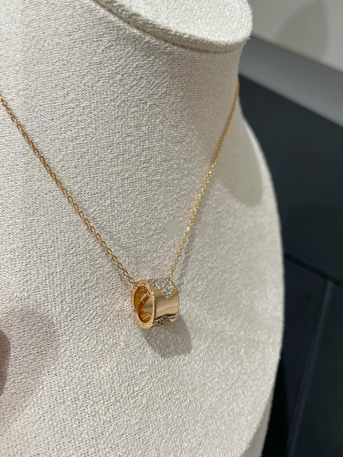 ¡®Aura Jewels¡¯LIENS EVIDENCE DIAMOND PAVED NECKLACE