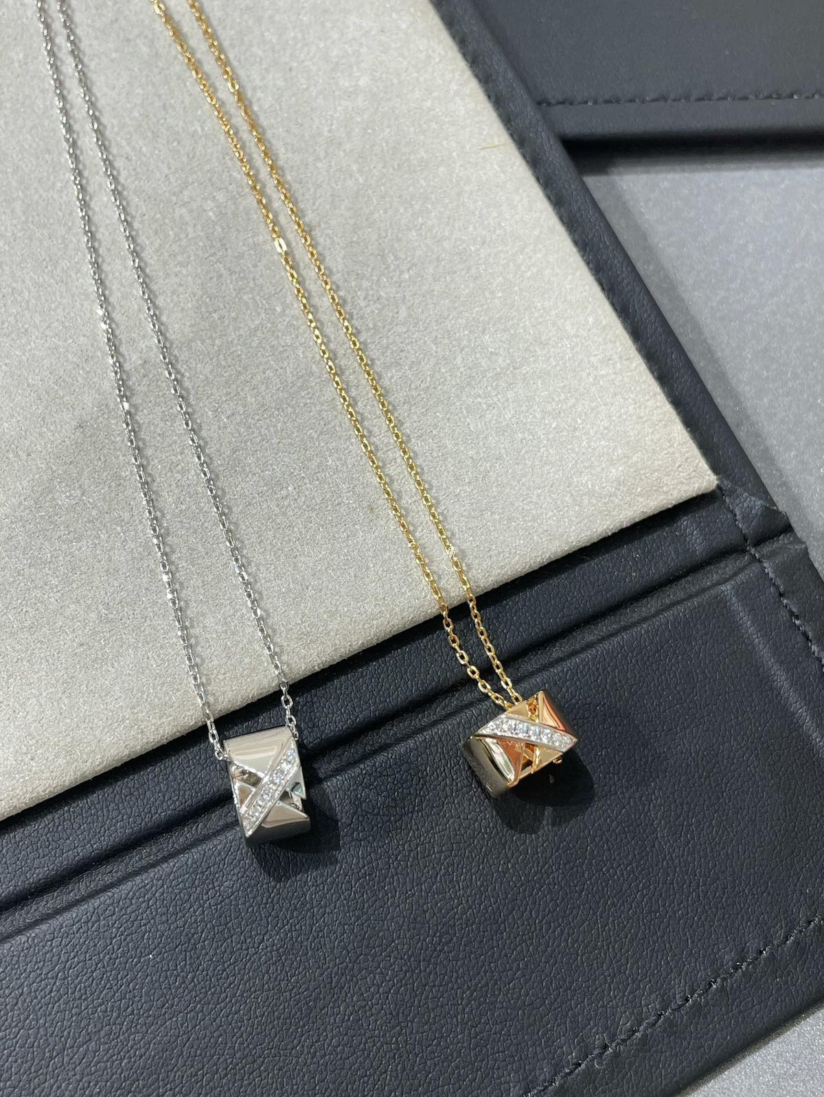 ¡®Aura Jewels¡¯LIENS EVIDENCE DIAMOND NECKLACE