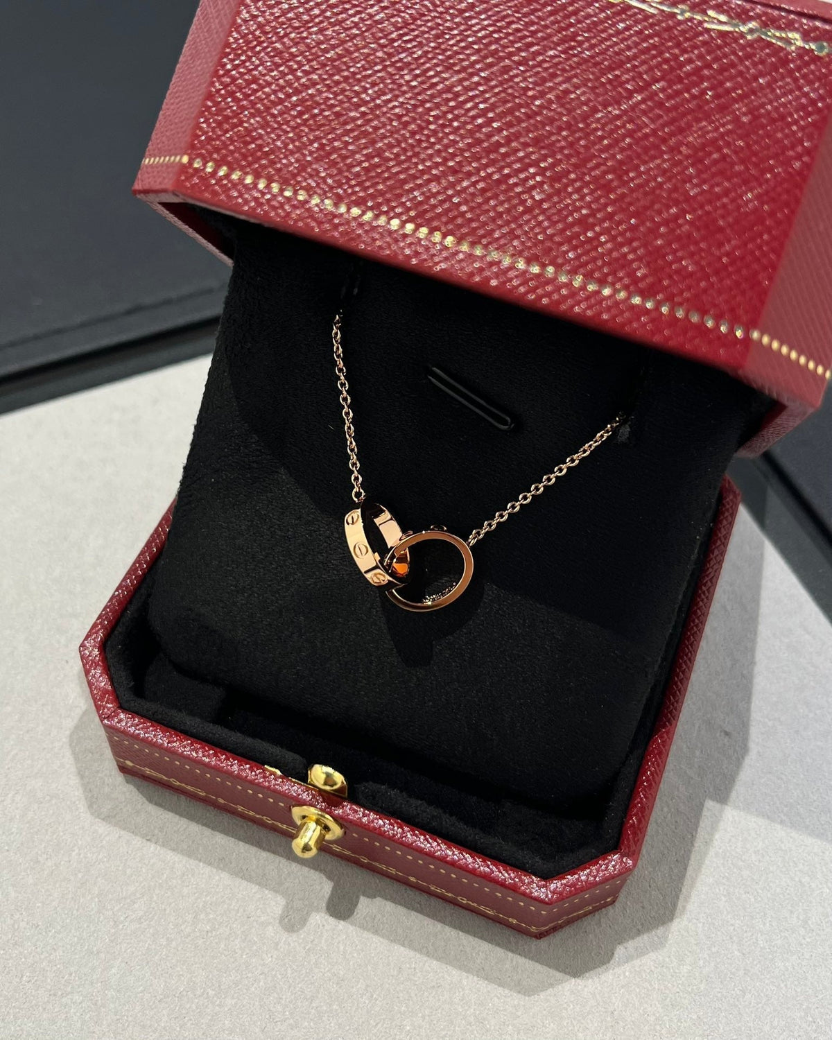 ¡®Aura Jewels¡¯LOVE NECKLACE DOUBLE RING PINK GOLD