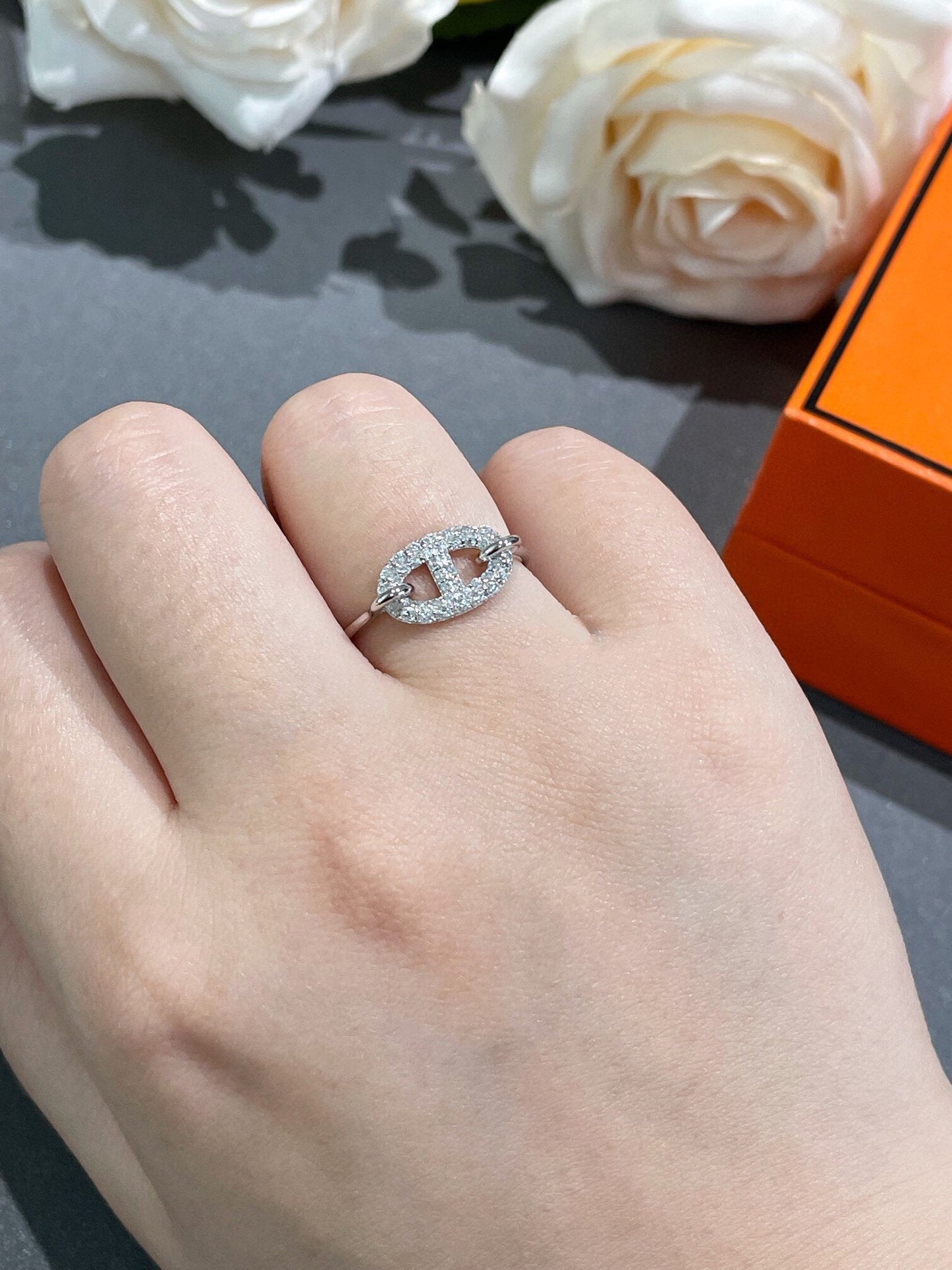 ¡®Aura Jewels¡¯RONDE SMALL DIAMOND RING