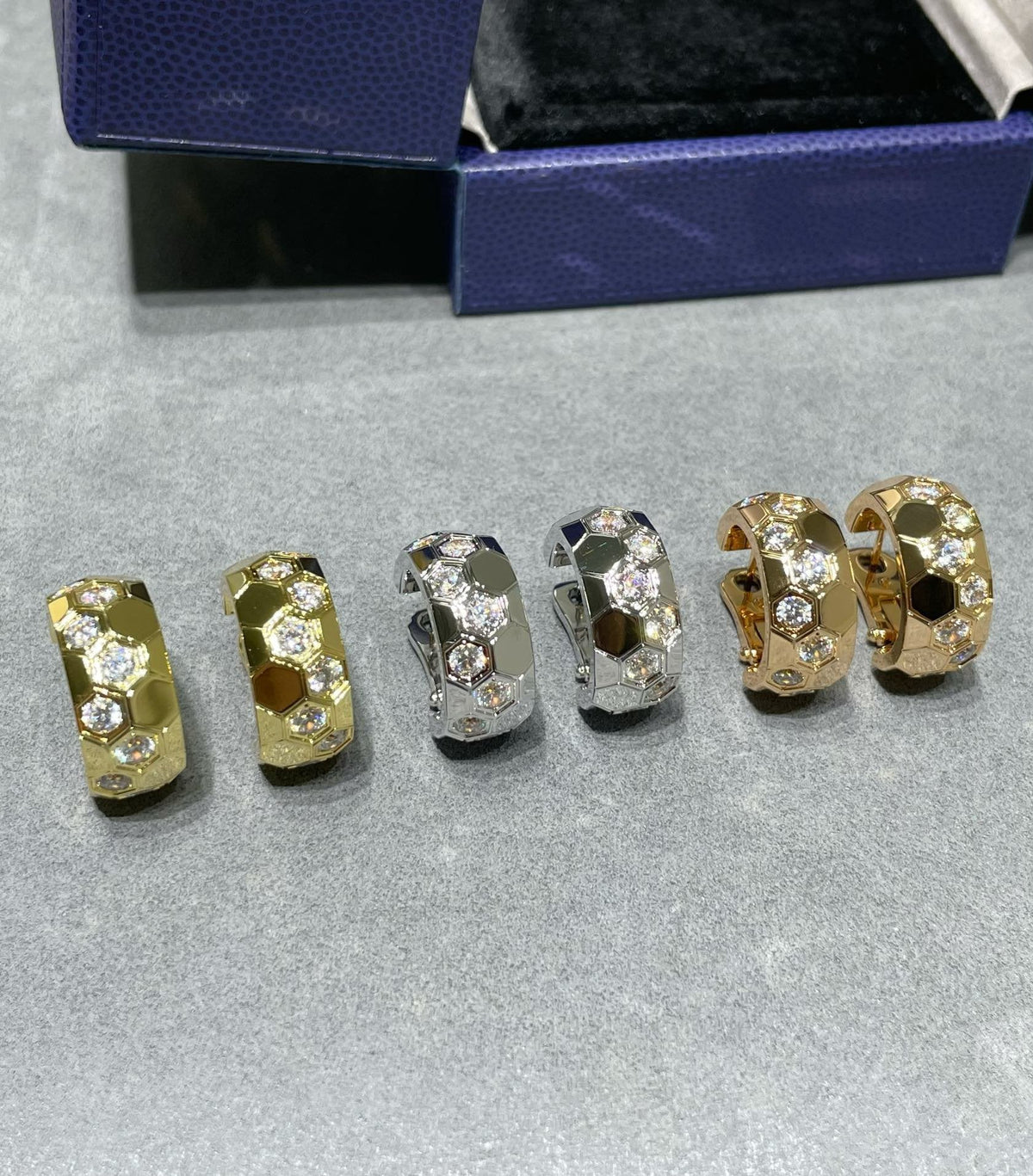 ¡®Aura Jewels¡¯BEE LOVE DIAMOND HOOP EARRINGS