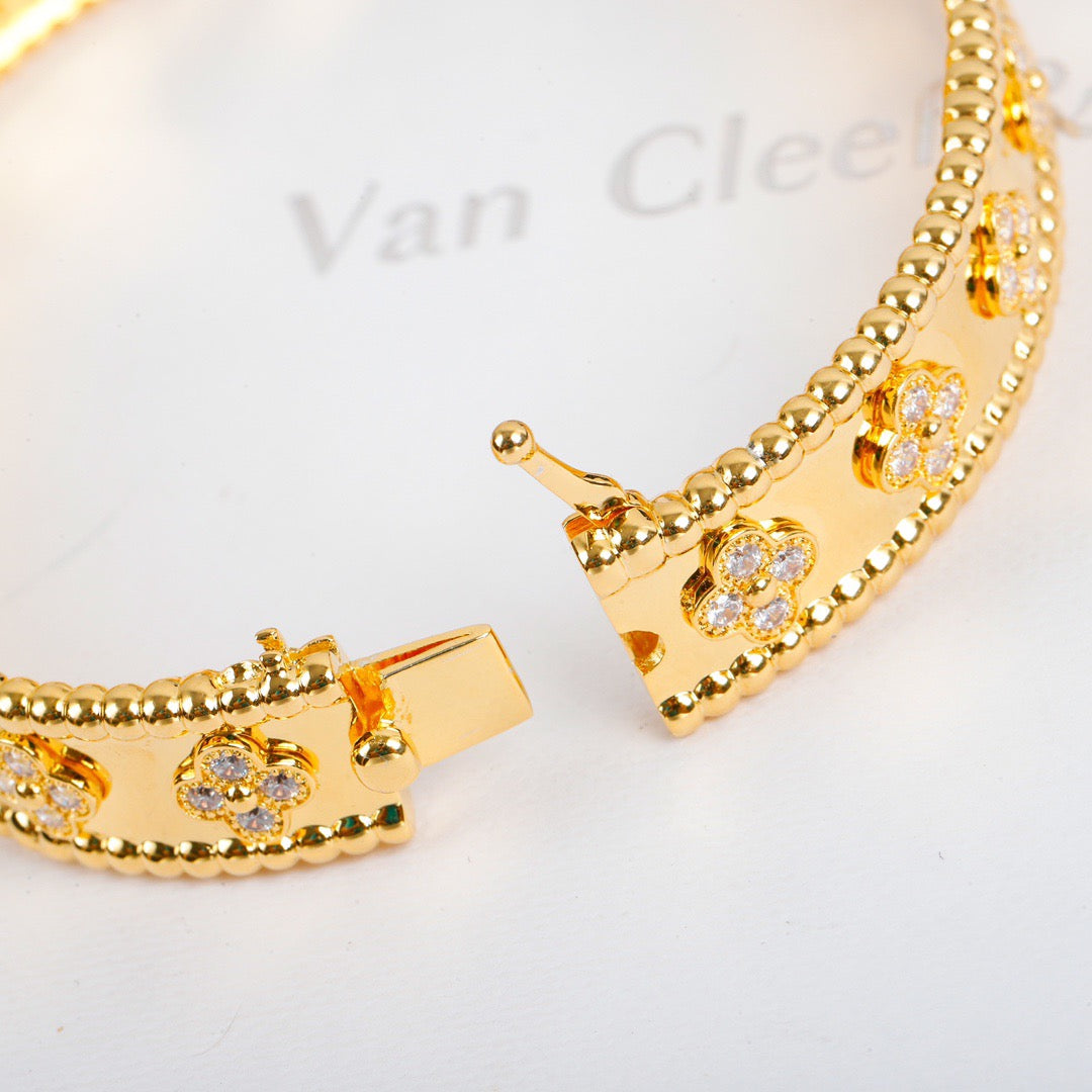 ¡®Aura Jewels¡¯CLOVER BRACELET 8MM DIAMONDS