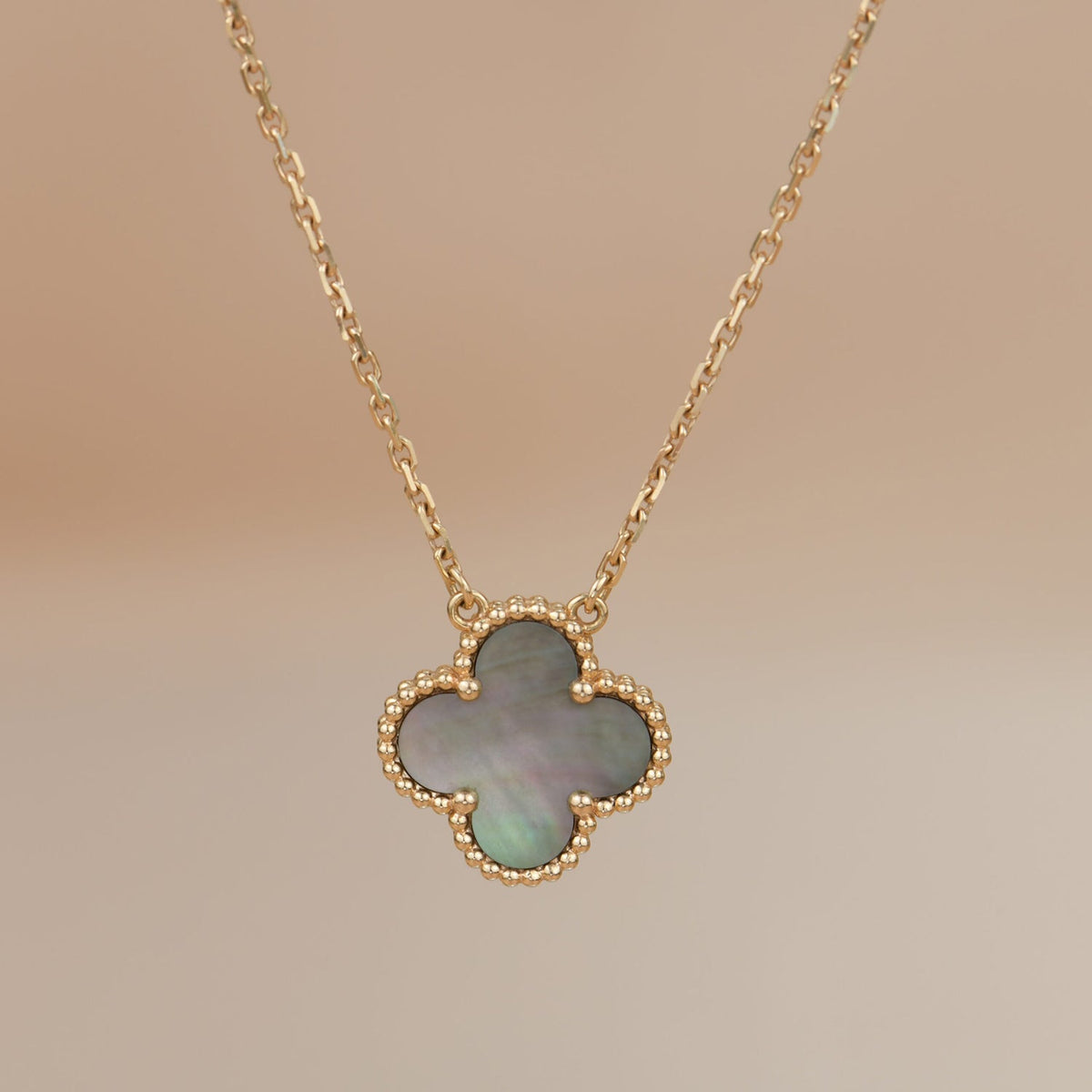 ¡®Aura Jewels¡¯CLOVER 15MM GRAY MOTHER OF PEARL NECKLACE
