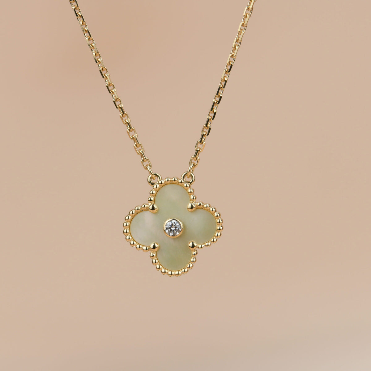 ¡®Aura Jewels¡¯CLOVER 15MM DIAMOND GOLD MOTHER OF PEARL NECKLACE