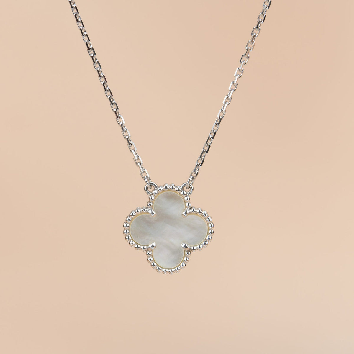 ¡®Aura Jewels¡¯CLOVER 15MM WHITE MOTHER-OF-PEARL SILVER