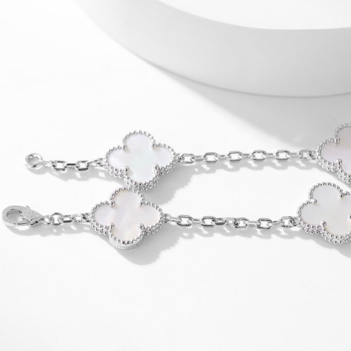 ¡®Aura Jewels¡¯CLOVER 10 MOTIFS WHITE MOTHER OF PEARL NECKLACE