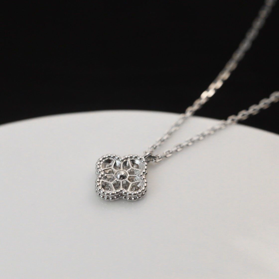 ¡®Aura Jewels¡¯CLOVER MINI 9.5MM PENDANT DIAMOND NECKLACE