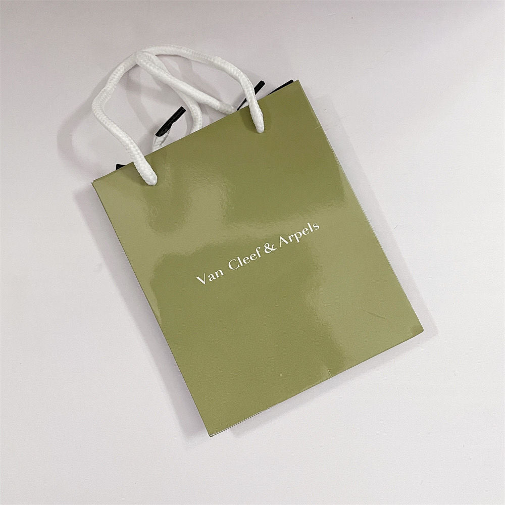 ¡®Aura Jewels¡¯VA CLOVER BRACELET NECKLACE RING BOX GIFT BAG