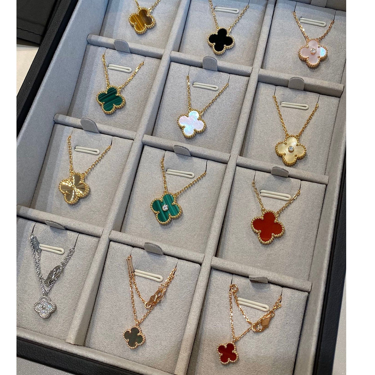 ¡®Aura Jewels¡¯CLOVER 15MM BLACK ONYX SINGLE FLOWER NECKLACE