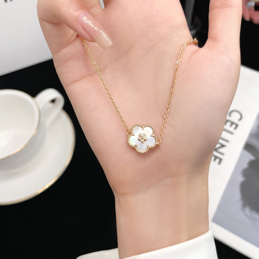 ¡®Aura Jewels¡¯LUCKY WHITE MOP PLUM BLOSSOM NECKLACE