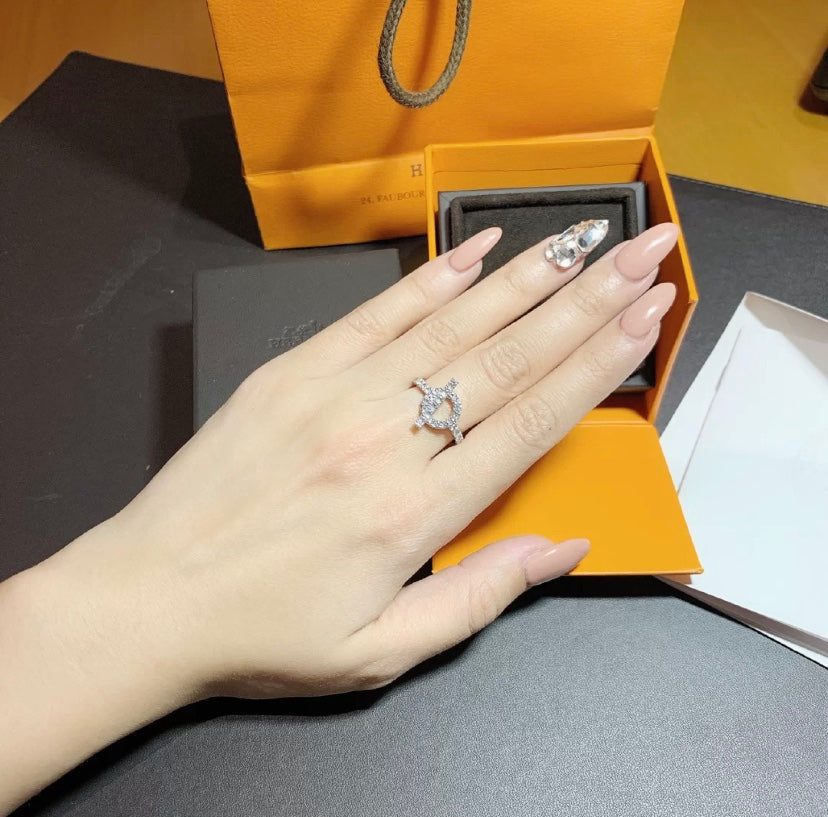 ¡®Aura Jewels¡¯ECHAPPEE RING SILVER DIAMOND