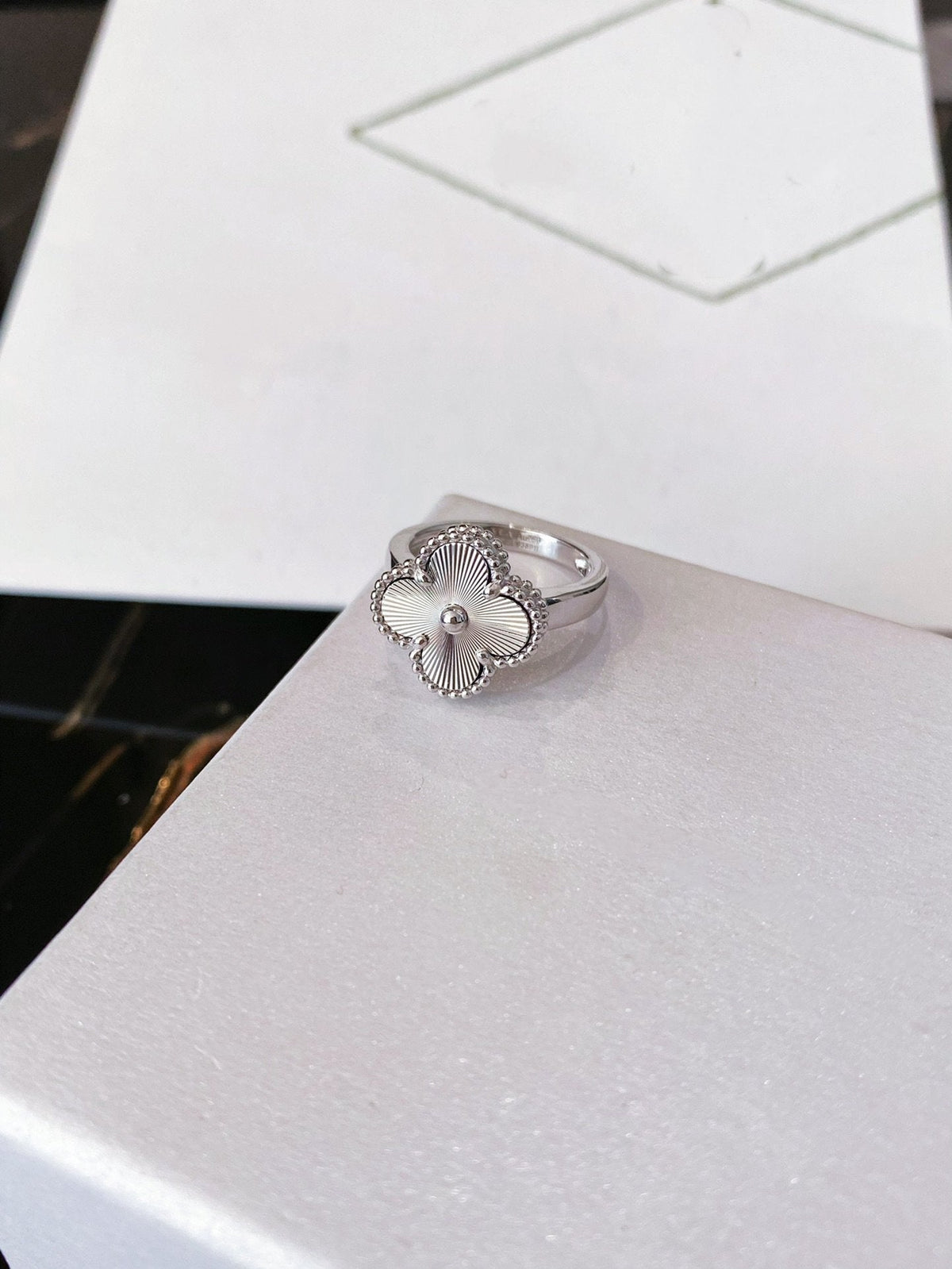 ¡®Aura Jewels¡¯CLOVER SILVER RING