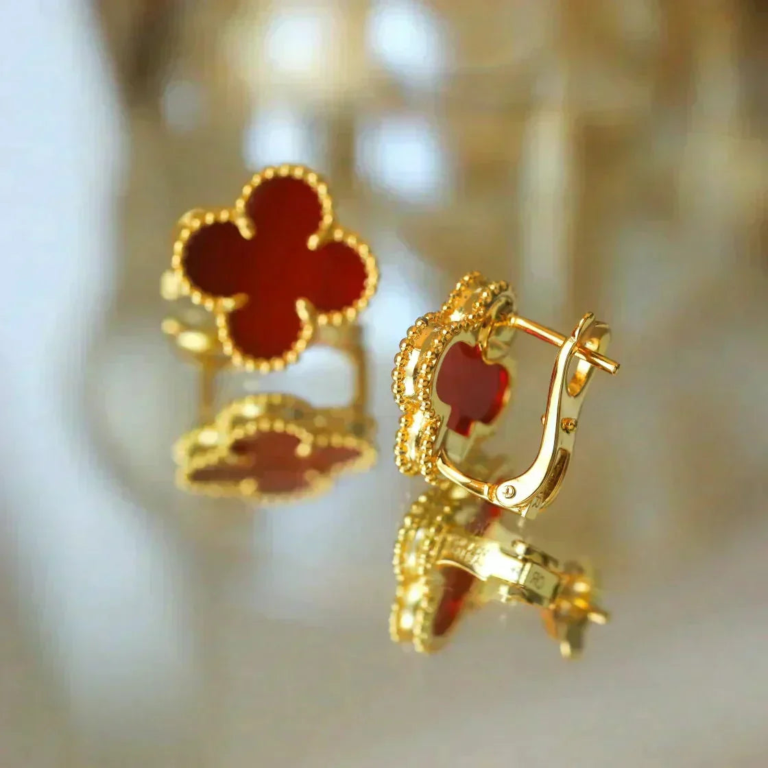 ¡®Aura Jewels¡¯CLOVER MEDIUM 1 MOTIFS CARNELIAN EARRINGS
