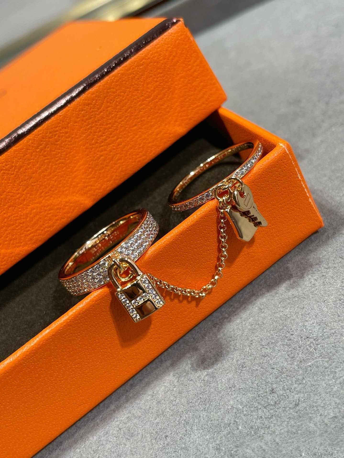 ¡®Aura Jewels¡¯HM KELLY CLOCHETTE DOUBLE RING IN WITH DIAMONDS