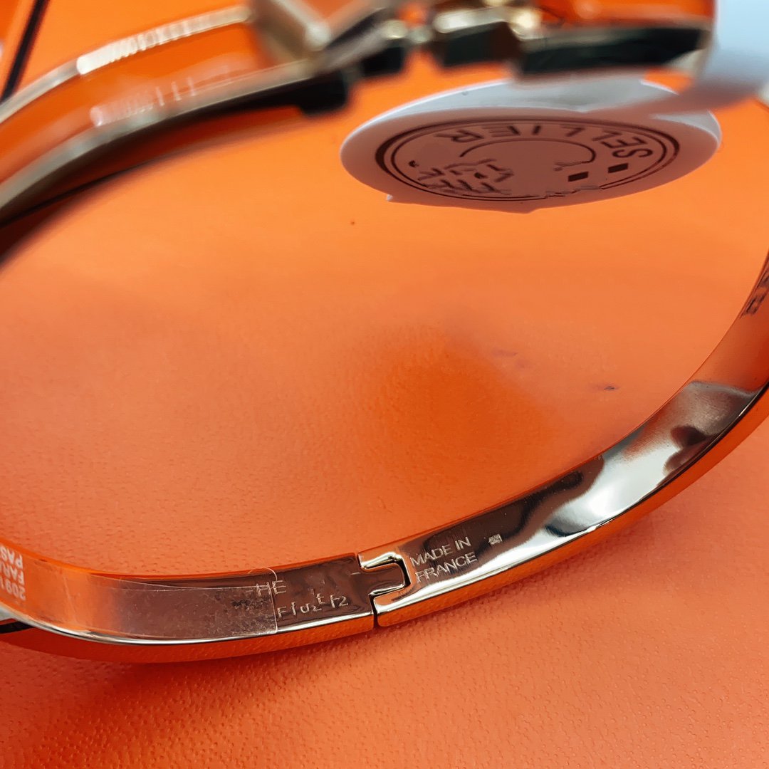 ¡®Aura Jewels¡¯CLASSIC HM CLIC RED 8MM ENAMEL BRACELET