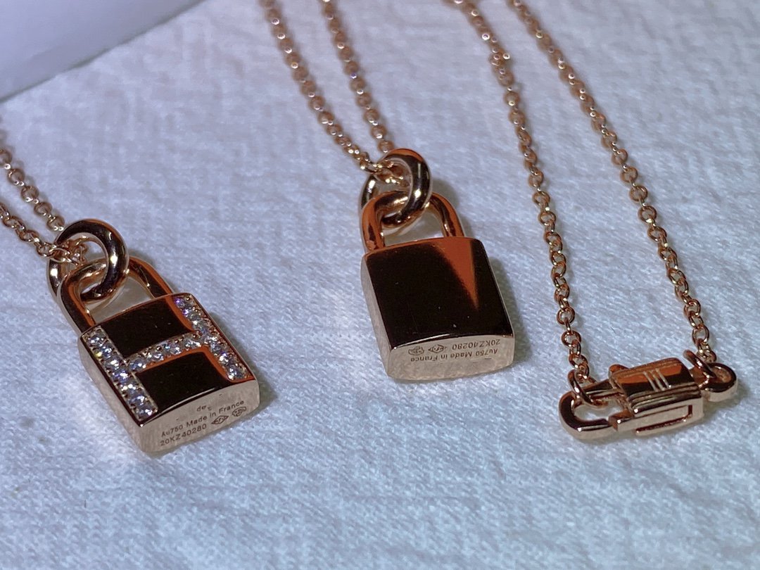 ¡®Aura Jewels¡¯HM ADVANCED NICHE LOCK HEAD NECKLACE DIAMONDS