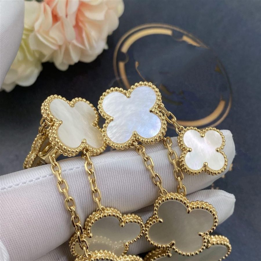 ¡®Aura Jewels¡¯CLOVER EARRINGS WHITE MOP 4 MOTIFS GOLD