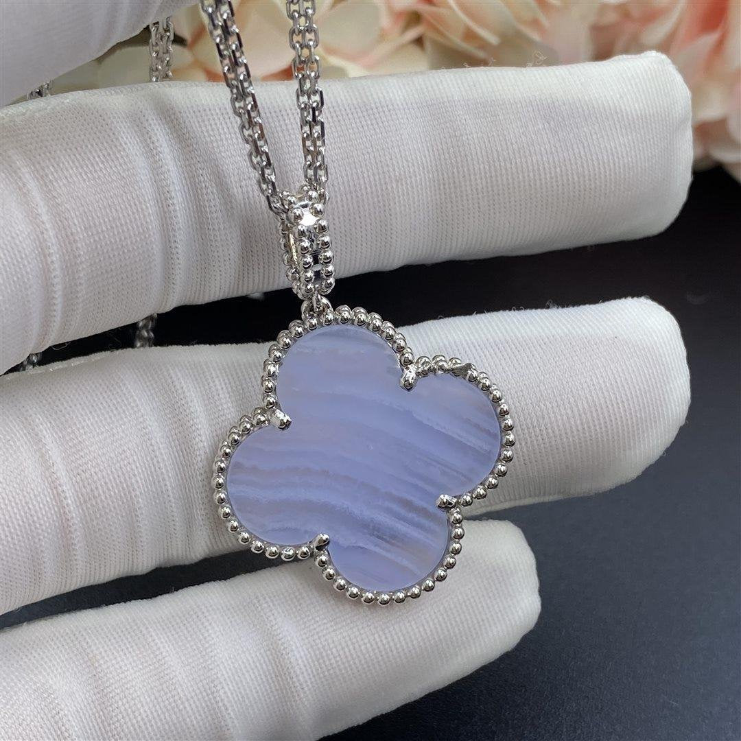 ¡®Aura Jewels¡¯CLOVER SILVER CHALCEDONY BIG CLOVER NECKLACE