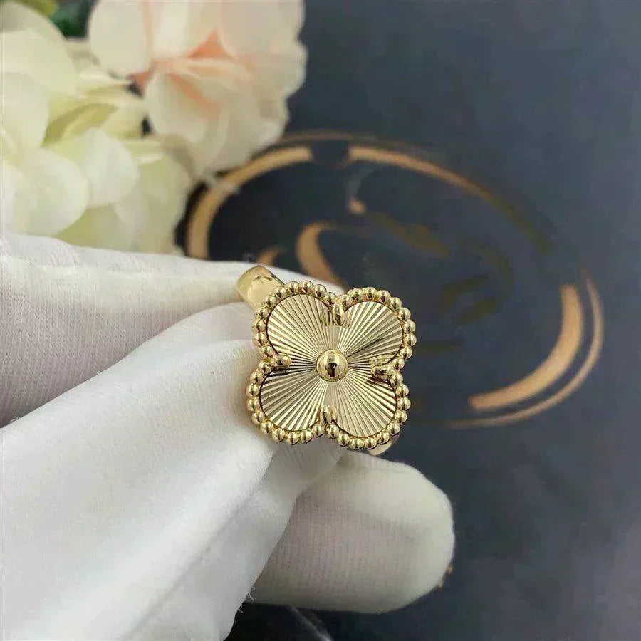 ¡®Aura Jewels¡¯CLOVER GOLD RING