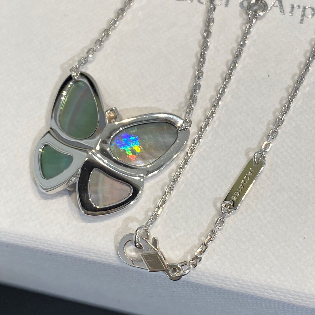 ¡®Aura Jewels¡¯LARGE BUTTERFLY SILVER PENDANT DIAMOND NECKLACE