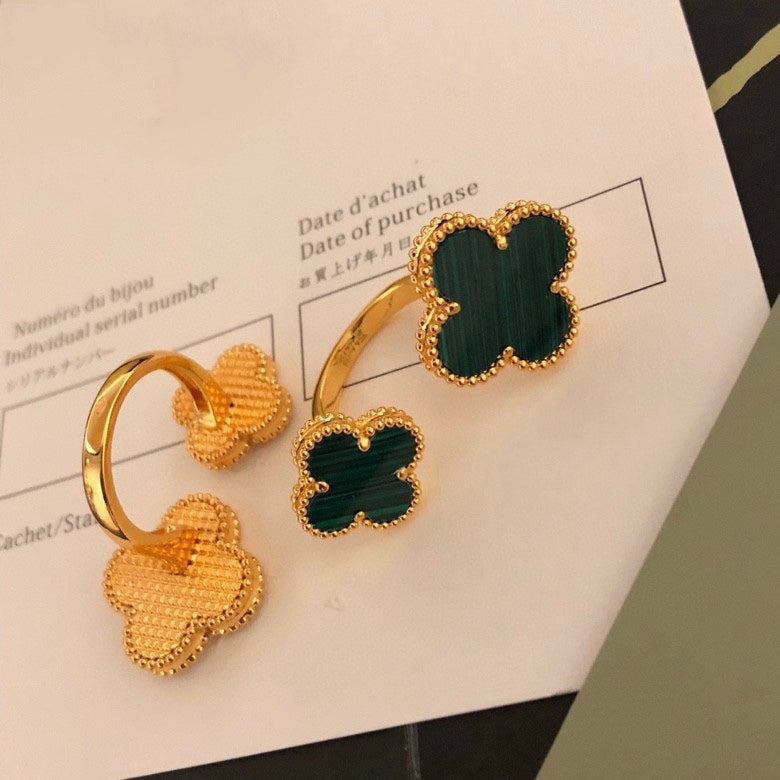 ¡®Aura Jewels¡¯CLOVER BETWEEN THE FINGER RING