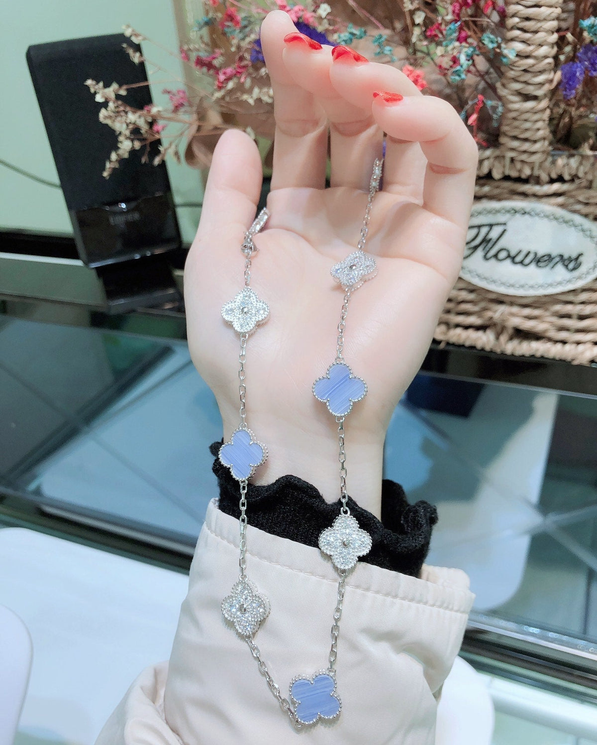 ¡®Aura Jewels¡¯CLOVER 10 MOTIFS CHALCEDONY DIAMONDS SILVER NECKLACE