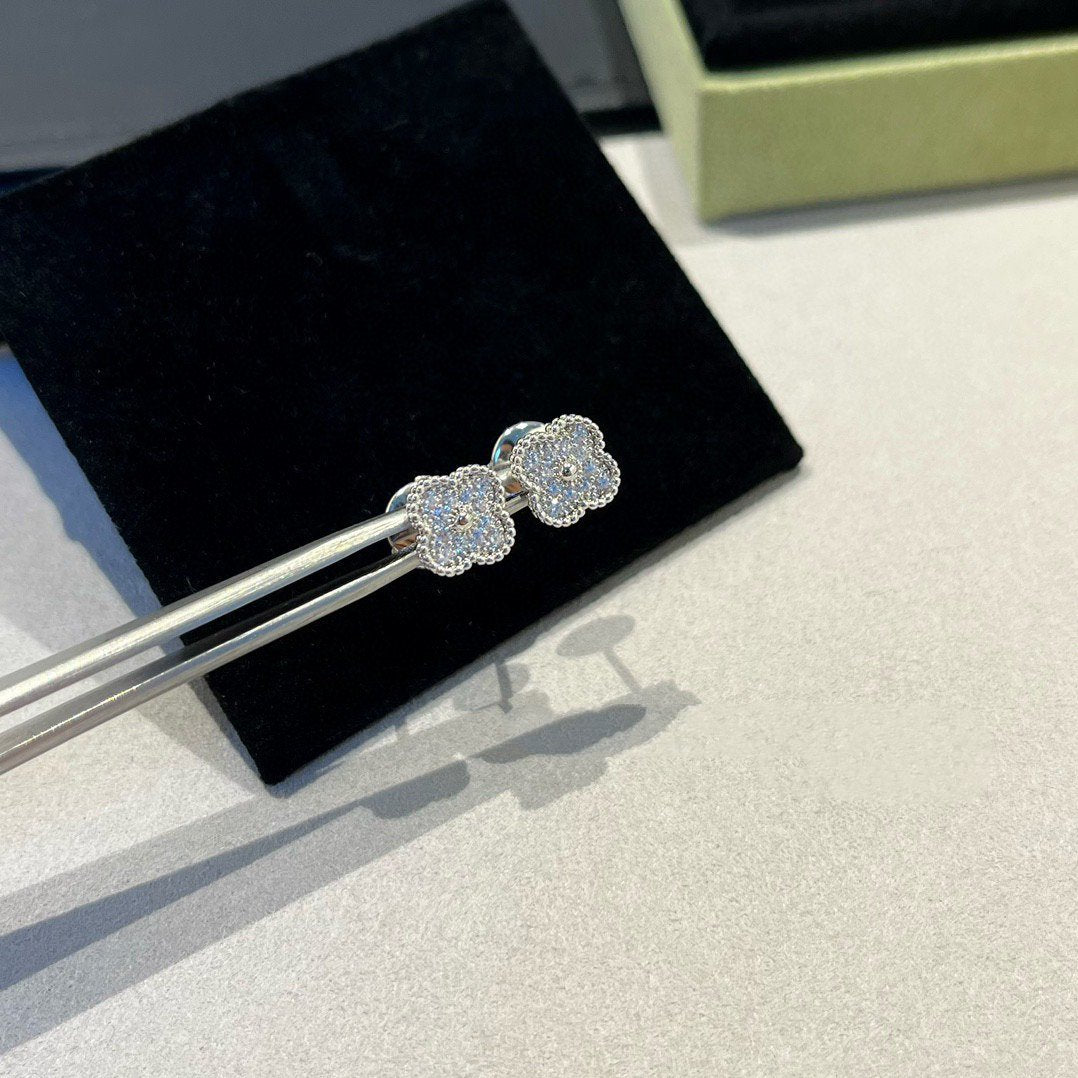 ¡®Aura Jewels¡¯CLOVER MINI DIAMOND STUD EARRINGS
