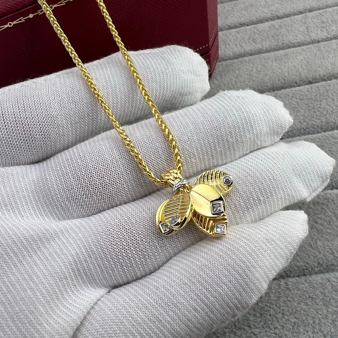 ¡®Aura Jewelry¡¯Leaf Pendant Necklace