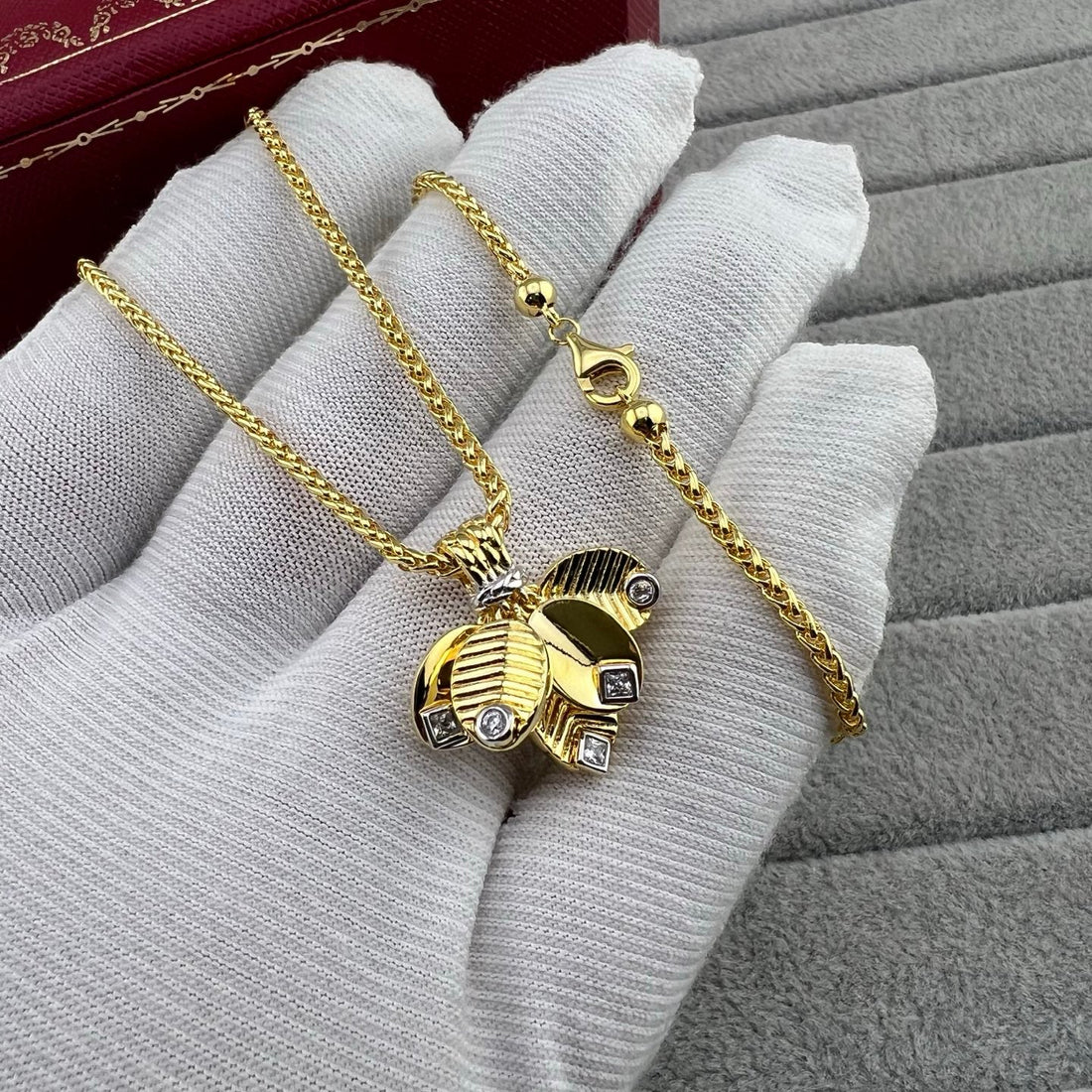 ¡®Aura Jewelry¡¯Leaf Pendant Necklace