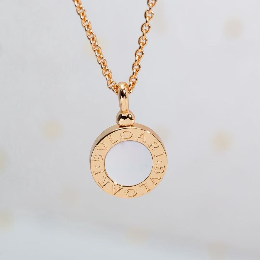 [Aura Jewelry] T  Round Double-Sided Mother-of-Pearl Necklace